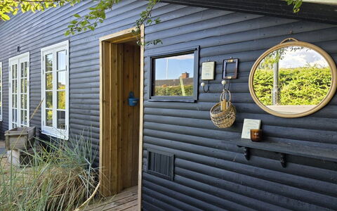 Yvette - 350M from the Sea: Tetto, Casa, Casa, Villetta, Porta, Raccordo, Deck, Portico, Plank, Latifoglie