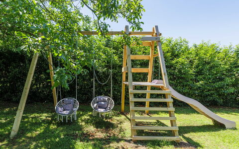 Elli: Attrezzatura Giochi All'Aperto, Campo Da Giuoco, Swing, Scala, Terreno Di Gioco, Giardino, Tempo Libero, Scivolo, Shade, Prato
