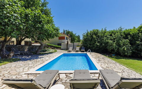 Elli: Piscina, Ricorrere, Shade, Mobili Da Esterno, Eco Hotel, Estate, Giardino, Tempo Libero, Backyard, Landscaping