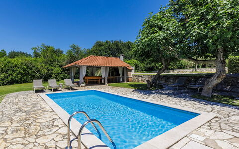 Elli: Blu, Piscina, Ricorrere, Shade, Eco Hotel, Mobili Da Esterno, Estate, Flagstone, Agriturismo, Landscaping