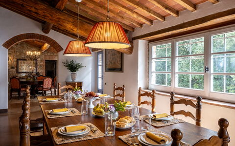 Il Gabbro, Luxury Experience: Mobilia, Interior Design, Parete, Tavolo, Legna, Soffitto, Pavimentazione, Lampada, Sedia, Sala Da Pranzo