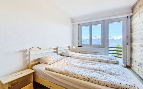 La Roseraie B 24: Legna, Casa, Appartamento, Camera Da Letto, Bedding, Letto, Telaio Del Letto, Latifoglie, Congelamento, Hotel