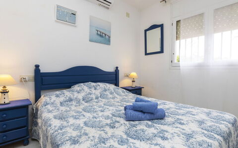 Cambrils: Mobilia, Camera Da Letto, Pavimento, Interior Design, Letto, Pavimentazione, Lenzuolo, Appartamento, Soffitto, Bedding