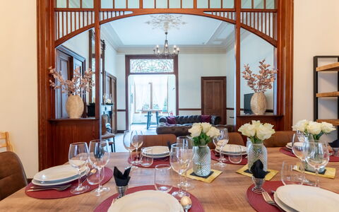 Notre Refuge - Your Belle Époque Escape: Mobilia, Interior Design, Legna, Tavolo, Sala Da Pranzo, Pavimentazione, Sedia, Cucina & Sala Da Pranzo Tavolo, Soffitto, Illuminazione