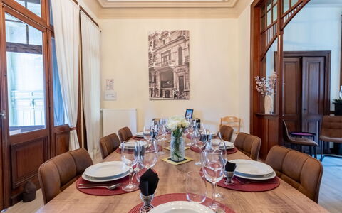 Notre Refuge - Your Belle Époque Escape: Mobilia, Interior Design, Legna, Pavimentazione, Tavolo, Soffitto, Pavimento, Sedia, Sala Da Pranzo, Cucina & Sala Da Pranzo Tavolo