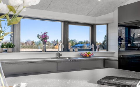 Daren - 700M from the Sea: Cucina, Interior Design, Controsoffitto, Soffitto, Pavimentazione, Casa, Elettrodomestico Da Cucina, Pavimento, Appartamento, Lampada