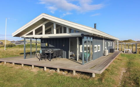 Kanutte - 250M from the Sea: Legna, Mobilia, Appartamento, Camera, Soffitto, Color Legno, Sedia, Latifoglie, Vernice, Legname