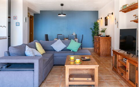 La Herradura Amazing View: Mobilia, Interior Design, Pavimentazione, Parete, Divano, Legna, Pavimento, Camera, Soffitto, Soggiorno