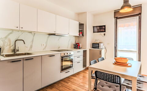 Centro Piave: Cucina, Elettrodomestico Da Cucina, Pavimentazione, Mobilia, Interior Design, Controsoffitto, Apparecchio Major, Pavimento, Legna, Cabinetry