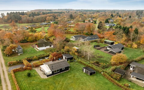 Hjalma - 250M to the Fjord: Verde, Paesaggio, Zona Residenziale, Casa, Plain, Area Rurale, Tetto, Casa, Visione Globale, Lotto