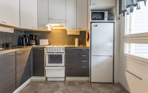 Kotipaljakka A3: Elettrodomestico Da Cucina, Cucina, Controsoffitto, Apparecchio Major, Cabinetry, Elettrodomestico, Interior Design, Mobilia, Pavimentazione, Legna