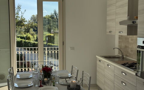 Villa al Glicine Proprietà: Mobilia, Interior Design, Pavimentazione, Legna, Cucina, Pavimento, Controsoffitto, Camera, Apparecchio Major, Illuminazione