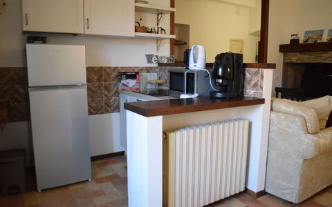 Appartamento la Fontana, Assisi: Mobilia, Pavimentazione, Legna, Interior Design, Pavimento, Elettrodomestico Da Cucina, Camera, Controsoffitto, Apparecchio Major, Cucina