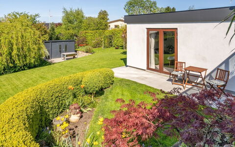 Martti - 200M from the Sea: Giardino, Arbusto, Lotto, Groundcover, Landscaping, Prato, Cortile, Backyard, Villetta
