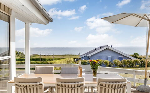 Finn - 100M from the Sea: Villetta, Backyard, Cortile, Edifici Giardino, Capannone, Raccordo, Mobili Da Esterno, Log Cabin, Struttura Esterna, Baracca