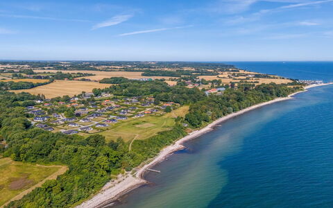 Finn - 100M from the Sea: Villetta, Backyard, Cortile, Edifici Giardino, Capannone, Raccordo, Mobili Da Esterno, Log Cabin, Struttura Esterna, Baracca