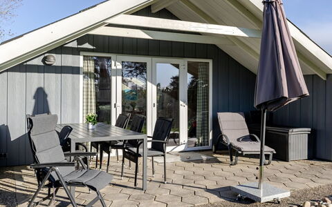 Gerarda - 450M from the Sea: Villetta, Backyard, Cortile, Edifici Giardino, Capannone, Raccordo, Mobili Da Esterno, Log Cabin, Struttura Esterna, Baracca