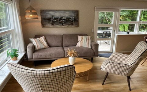 Elaina - 290M from the Sea: Tetto, Casa, Porta, Villetta, Shade, Raccordo, Cortile, Estate, Backyard