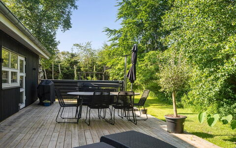 Elaina - 290M from the Sea: Tetto, Casa, Porta, Villetta, Shade, Raccordo, Cortile, Estate, Backyard