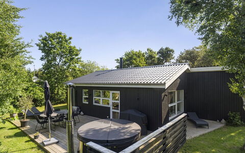 Elaina - 290M from the Sea: Tetto, Casa, Porta, Villetta, Shade, Raccordo, Cortile, Estate, Backyard