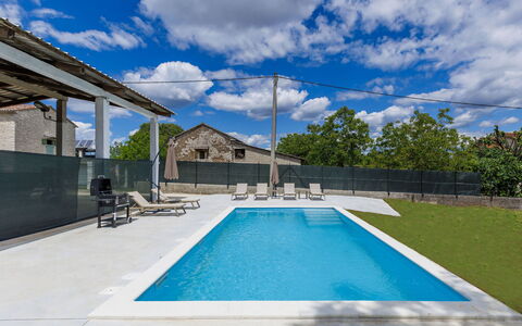 Golden Roots: Piscina, Materiale Composito, Shade, Ricorrere, Calcestruzzo, Estate, Eco Hotel, Design, Landscaping, Mobili Da Esterno
