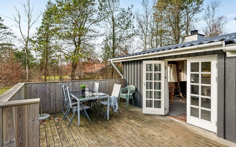 Leandra - 11Km from the Sea: Villetta, Backyard, Cortile, Edifici Giardino, Capannone, Raccordo, Mobili Da Esterno, Log Cabin, Struttura Esterna, Baracca