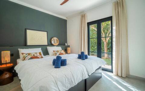 Can Popi: Mobilia, Interior Design, Camera Da Letto, Letto, Soffitto, Bedding, Lenzuolo, Camera, Casa, Pavimento