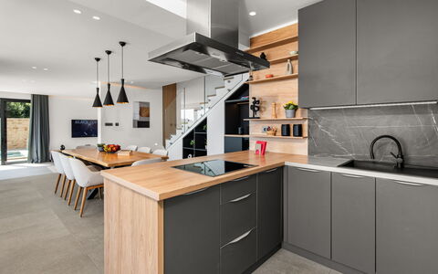 Marmonte: Cucina, Controsoffitto, Mobilia, Interior Design, Elettrodomestico Da Cucina, Pavimentazione, Cabinetry, Legna, Pavimento, Lampada