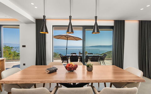 Marmonte: Mobilia, Interior Design, Legna, Tavolo, Cucina & Sala Da Pranzo Tavolo, Lampada, Pavimentazione, Sala Da Pranzo, Illuminazione, Soffitto