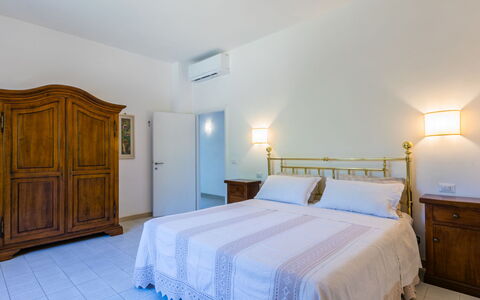 Giorgina: Interior Design, Pavimentazione, Pavimento, Soffitto, Mobilia, Camera, Camera Da Letto, Letto, Telaio Del Letto, Appartamento