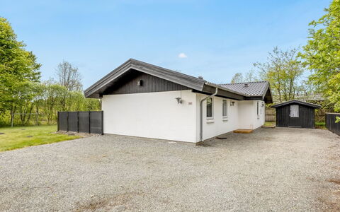 Gildo - 30Km from the Sea: Villetta, Backyard, Cortile, Edifici Giardino, Capannone, Raccordo, Mobili Da Esterno, Log Cabin, Struttura Esterna, Baracca