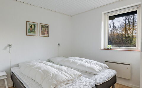 Gildo - 30Km from the Sea: Camera Da Letto, Letto, Legna, Lenzuolo, Bedding, Interior Design, Pavimento, Telaio Del Letto, Soffitto, Casa