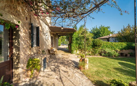 Ca Na Canta: Arbusto, Casa, Zona Residenziale, Casa, Villetta, Area Rurale, Giardino, Backyard, Shade