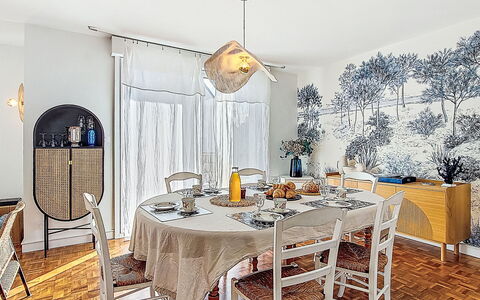 Villa Koraill Glaz: Mobilia, Interior Design, Parete, Sedia, Tavolo, Sala Da Pranzo, Legna, Pavimentazione, Cucina & Sala Da Pranzo Tavolo, Tessile