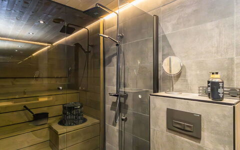 Golfstar 3: Pavimentazione, Interior Design, Pavimento, Idraulico Fixture, Soffitto, Illuminazione, Idraulico, Piastrella, Rubinetto, Bagno