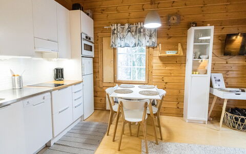 Ylläs-Suppa: Legna, Pavimentazione, Interior Design, Pavimento, Cucina, Apparecchio Major, Pavimento In Legno, Elettrodomestico Da Cucina, Camera, Soffitto