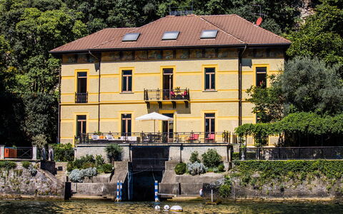 Virginia 16: Riflessione, Balcone, Estate, Portico, Villa, Dimora, Recinzione