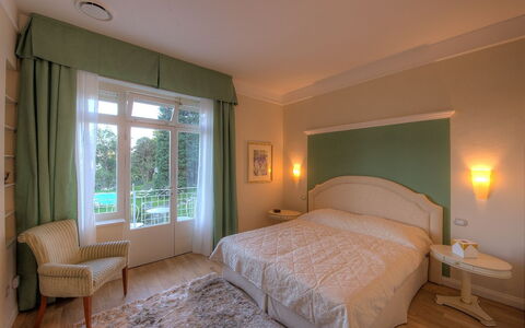 Alina Villa: Mobilia, Interior Design, Soffitto, Pavimento, Pavimentazione, Camera Da Letto, Letto, Lenzuolo, Biancheria, Camera