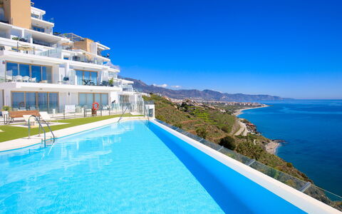 Nerja View with Infitinity Pool: Blu, Ricorrere, Piscina, Hotel, Resort Citta ', Località Balneare, Caraibico, Villa