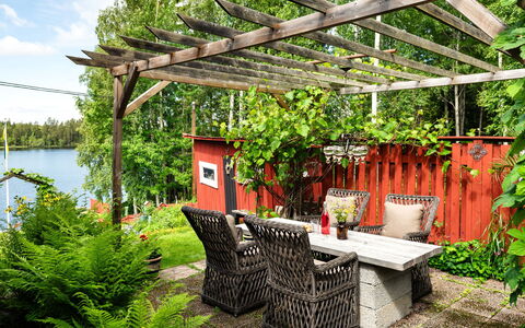 Viksjö Utsikten: Giardino, Shade, Backyard, Mobili Da Esterno, Tavolo Esterno, Eco Hotel, Struttura Esterna, Cortile, Sedia