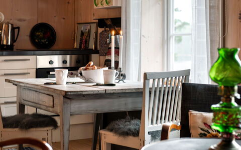 Viksjö Utsikten: Mobilia, Interior Design, Pavimentazione, Legna, Tavolo, Pavimento, Cucina & Sala Da Pranzo Tavolo, Sala Da Pranzo, Sedia, Cucina