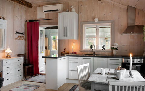 Viksjö Utsikten: Mobilia, Cucina, Elettrodomestico Da Cucina, Legna, Pavimentazione, Apparecchio Major, Interior Design, Controsoffitto, Soffitto, Lampada