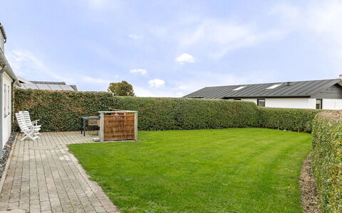 Arvi - 100M from the Sea: Zona Residenziale, Arbusto, Casa, Casa, Giardino, Estate, Shade, Landscaping, Prato