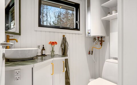 Dreng - from the Sea: Idraulico Fixture, Idraulico, Rubinetto, Lavello, Bagno, Lavandino Del Bagno, Specchio, Pianta Della Casa, Controsoffitto, Mobiletto Del Bagno