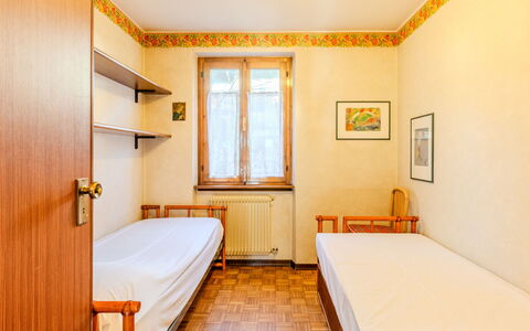 Salet: Parete, Interior Design, Pavimentazione, Legna, Pavimento, Soffitto, Camera, Mobilia, Camera Da Letto, Letto