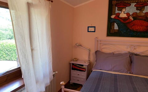Villa Vindelbono: Mobilia, Letto, Camera Da Letto, Interior Design, Lenzuolo, Bedding, Biancheria, Legna, Camera, Pavimento