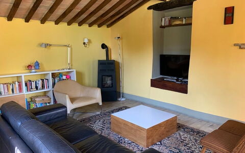 Villa Vindelbono: Mobilia, Interior Design, Pavimentazione, Parete, Pavimento, Legna, Soffitto, Camera, Divano, Soggiorno