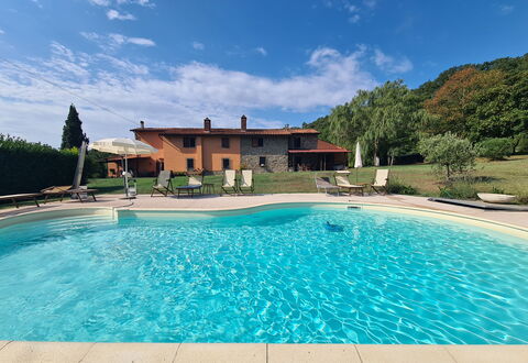 Villa Vindelbono: Blu, Piscina, Ricorrere, Mobili Da Esterno, Tempo Libero, Eco Hotel, Estate, Hacienda, Terme, Giochi D'Acqua