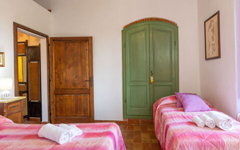 Campiglia Marittima 649: Mobilia, Interior Design, Parete, Letto, Camera Da Letto, Soffitto, Legna, Pavimento, Pavimentazione, Lenzuolo