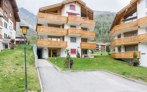 Dominic B2: Casa, Casa, Zona Residenziale, Appartamento, Balcone, Legname, Paesino Di Montagna